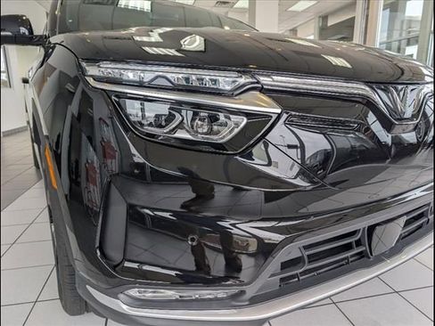 New 2025 VinFast VF 8 Plus image 17