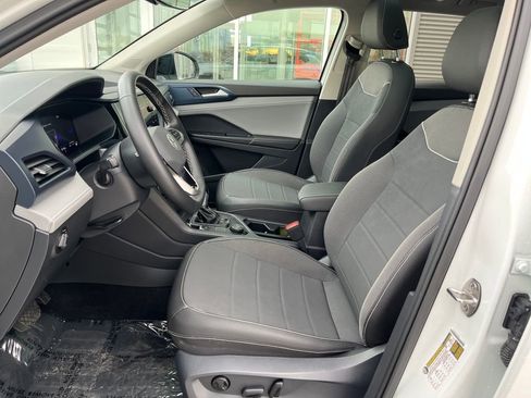 Certified 2024 Volkswagen Taos SE image 19