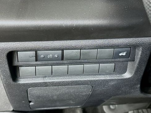 Used 2024 Mitsubishi Outlander SE image 17