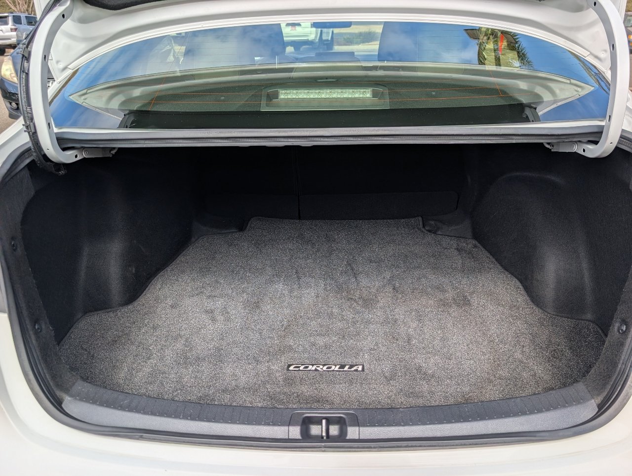 Used 2025 Toyota Corolla LE w/ Carpet Mat Package (TMS) FWD image 9