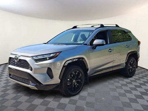 Used 2025 Toyota RAV4 SE AWD/4WD image 3