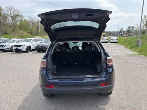 Used 2018 Jeep Compass Latitude w/ Popular Equipment Group image 11