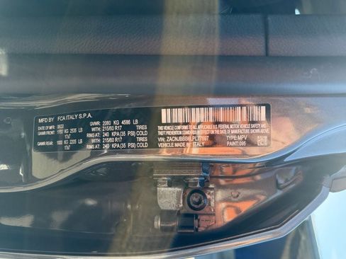 Used 2020 Jeep Renegade Latitude AWD/4WD image 36