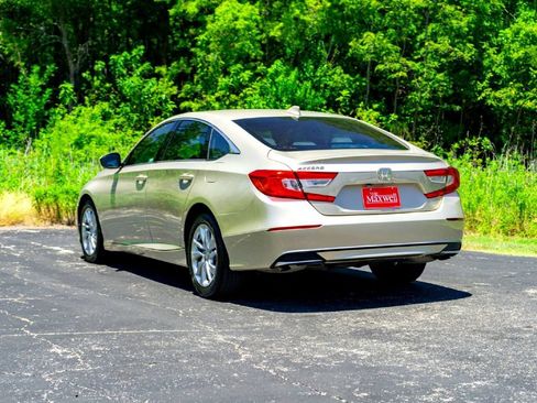 Used 2018 Honda Accord LX image 9