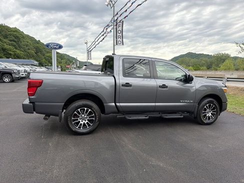 Used 2023 Nissan Titan SV w/ SV Convenience Package AWD/4WD image 3