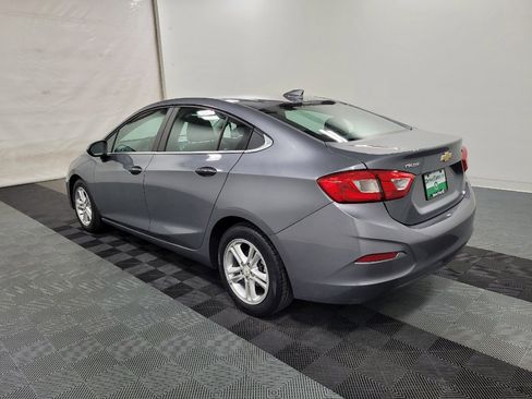 Used 2018 Chevrolet Cruze LT w/ Convenience Package FWD image 3