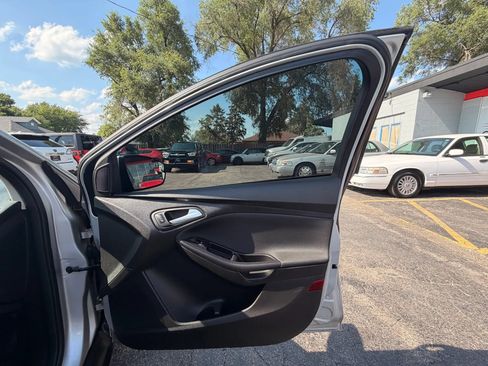 Used 2015 Ford Focus SE FWD image 22