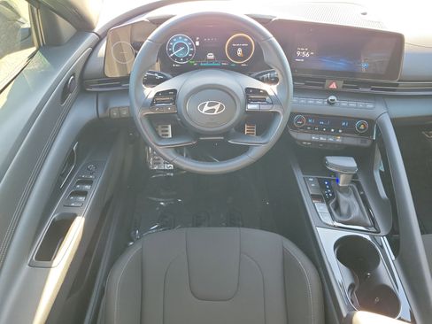 Used 2025 Hyundai Elantra SEL image 14