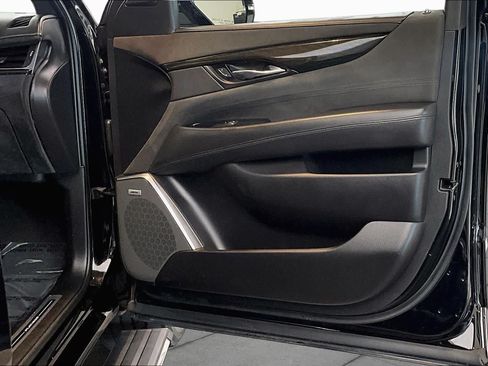 Used 2018 Cadillac Escalade ESV Platinum RWD image 22