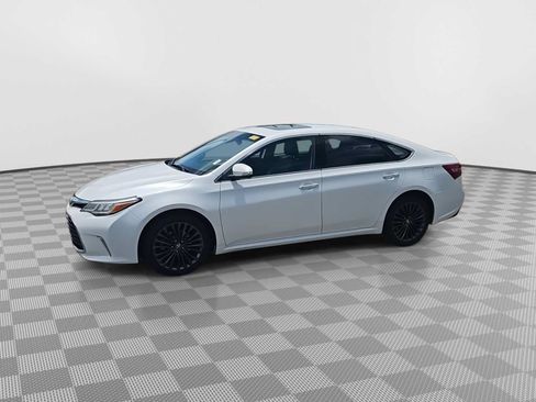 Used 2017 Toyota Avalon Touring FWD image 4