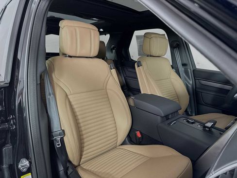 New 2025 Land Rover Discovery Dynamic SE image 27