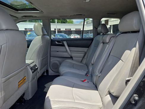 Used 2013 Toyota Highlander SE AWD/4WD image 11