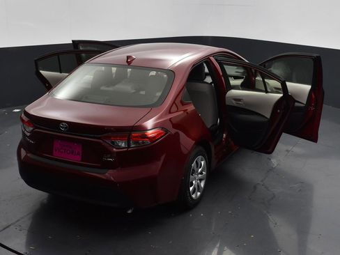 Used 2025 Toyota Corolla LE image 21