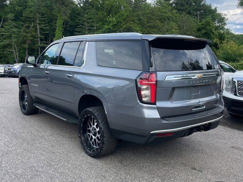 Used 2021 Chevrolet Suburban LT w/ LT Signature Plus Package AWD/4WD image 2