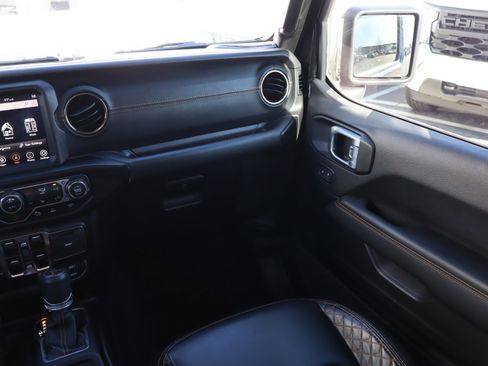 Used 2022 Jeep Gladiator Overland image 16