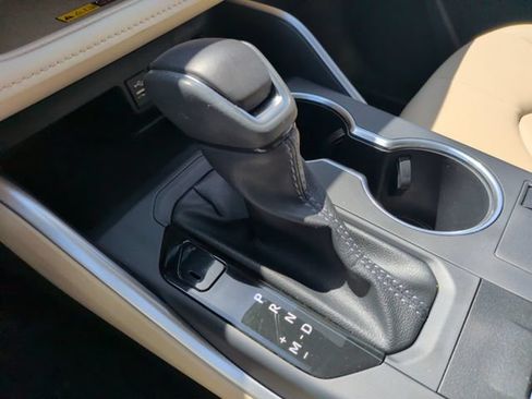 Used 2025 Toyota Highlander XLE FWD image 27