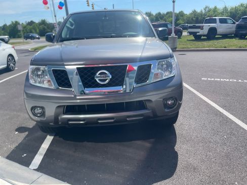 Used 2018 Nissan Frontier SV w/ Value Truck Package AWD/4WD image 2