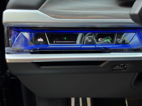 Used 2023 BMW 760i xDrive w/ Executive Package AWD/4WD image 19