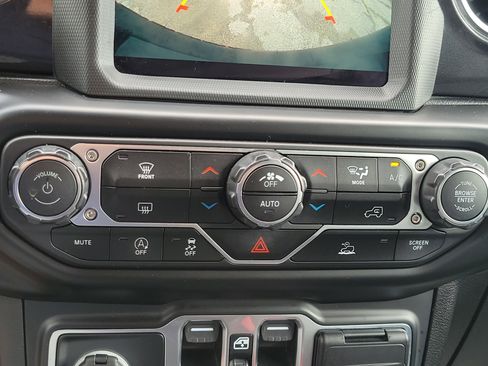 Used 2021 Jeep Wrangler Unlimited Sahara image 21