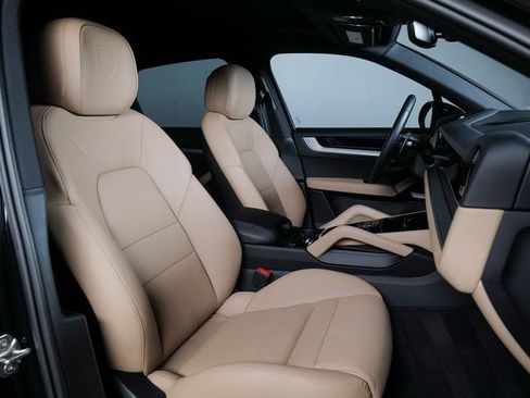 Certified 2026 Porsche Cayenne AWD/4WD image 11