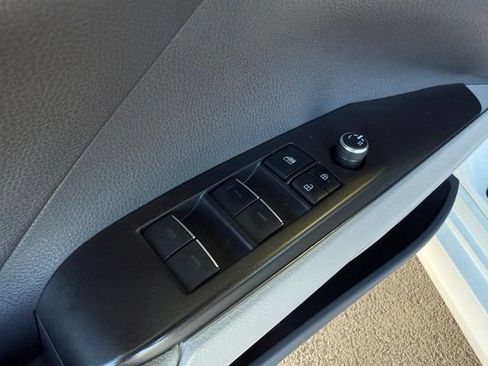 Used 2022 Toyota Camry XLE FWD image 24