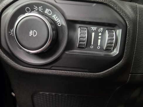 Used 2019 Jeep Wrangler Sport AWD/4WD image 17