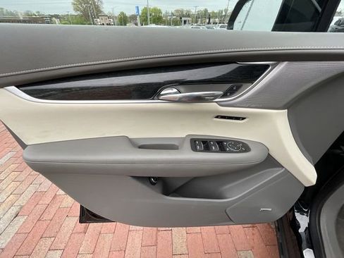 Used 2021 Cadillac XT6 Premium Luxury FWD image 10