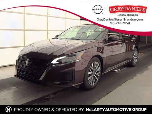 Used 2023 Nissan Altima 2.5 SV FWD image 1