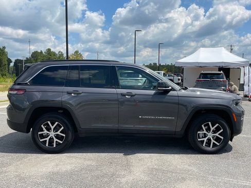 Certified 2025 Jeep Grand Cherokee Limited w/ Luxury Tech Group II AWD/4WD image 22