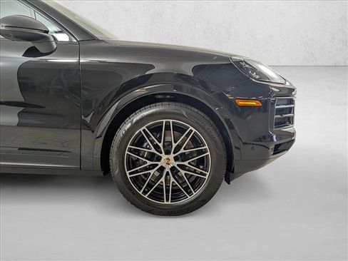 Certified 2025 Porsche Cayenne Coupe AWD/4WD image 11
