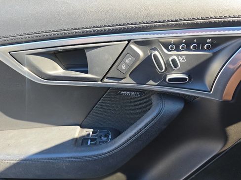Used 2019 Jaguar F-TYPE Coupe image 23