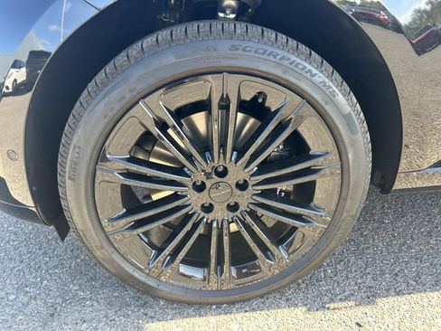 New 2026 Land Rover Range Rover Autobiography AWD/4WD image 22