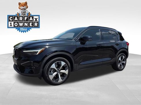 Used 2026 Volvo XC40 B5 Plus AWD/4WD image 2