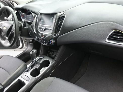 Used 2017 Chevrolet Cruze LT w/ Convenience Package FWD image 28