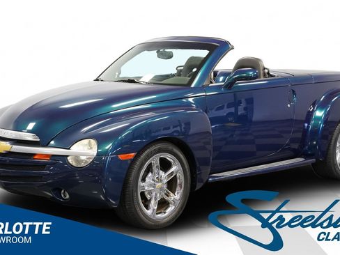 Used 2005 Chevrolet SSR w/ Preferred Equipment Group RWD image 1