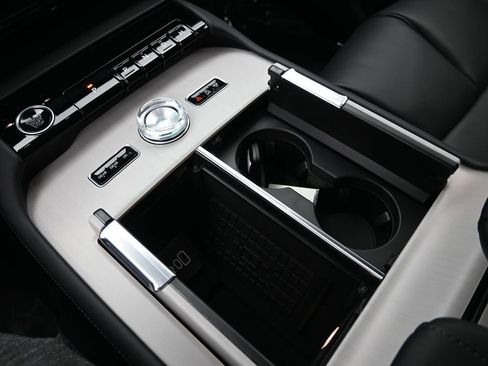 New 2026 Lincoln Navigator L Premier AWD/4WD image 19