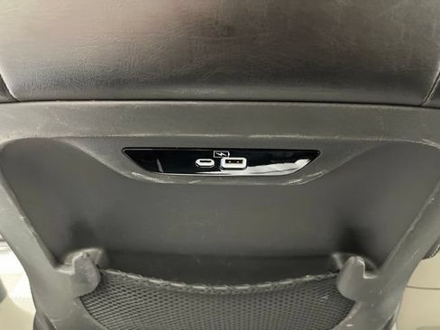 Used 2023 Chrysler Pacifica Touring-L FWD image 47