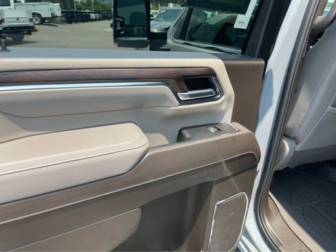 Used 2024 GMC Sierra 2500 SLT w/ SLT Premium Package RWD image 18