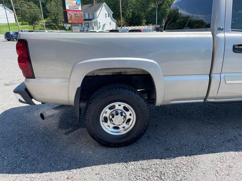 Used 2006 Chevrolet Silverado 2500 LT w/ Heavy-Duty Power Package AWD/4WD image 8