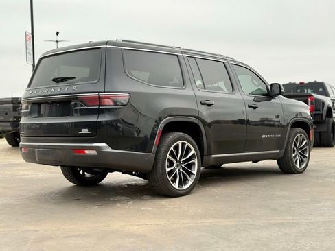 Used 2022 Jeep Wagoneer Series III w/ Premium Group I image 2