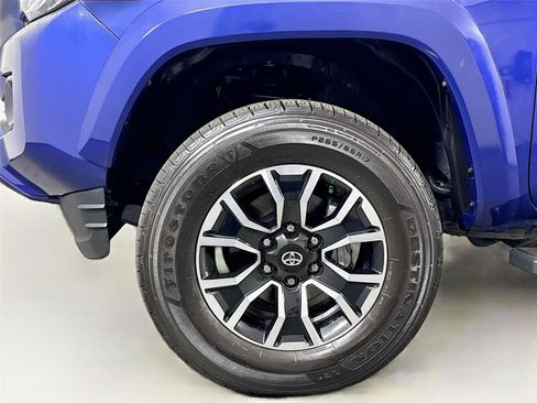 Used 2023 Toyota Tacoma TRD Sport w/ Advanced Technology Package image 12