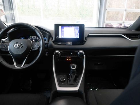 Used 2023 Toyota RAV4 SE image 21