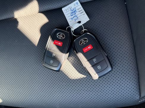 Used 2024 Toyota Prius XLE image 17