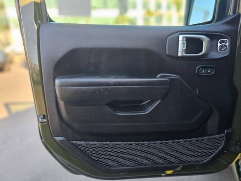 Used 2023 Jeep Gladiator Sport AWD/4WD image 23
