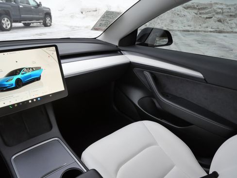 Used 2023 Tesla Model 3 Performance image 11