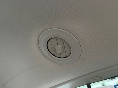 Used 2022 Chrysler Pacifica Touring-L FWD image 32