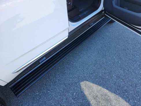 Certified 2024 GMC Yukon Denali image 7