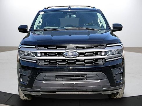 Used 2024 Ford Expedition Max XLT image 3