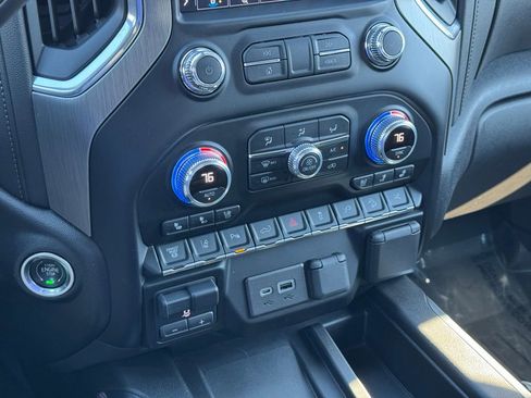 Used 2022 GMC Sierra 2500 Denali w/ Denali Black Diamond Edition image 30