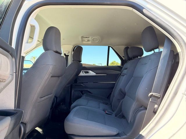 Used 2025 Ford Explorer Active RWD image 17
